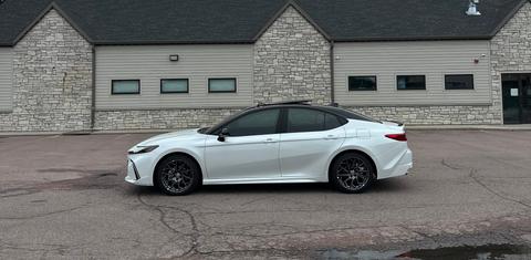 Toyota Camry Hybrid 2026
