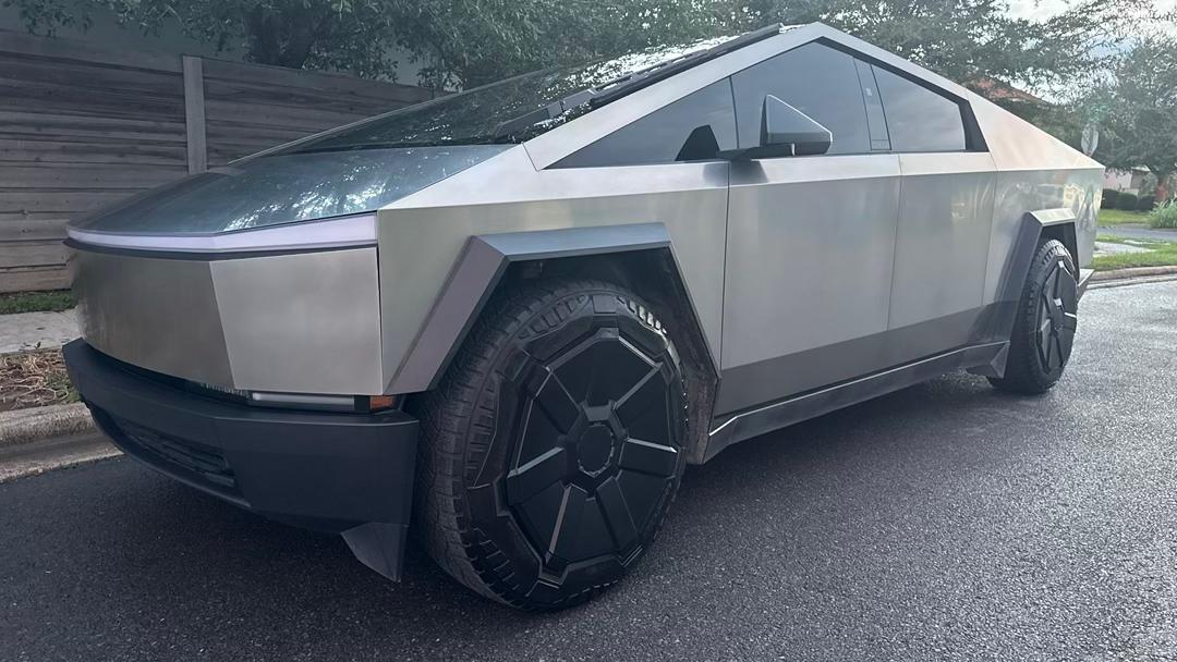 Tesla Cybertruck 2025 in Brownsville, TX