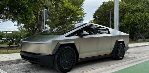 Tesla Cybertruck 2026