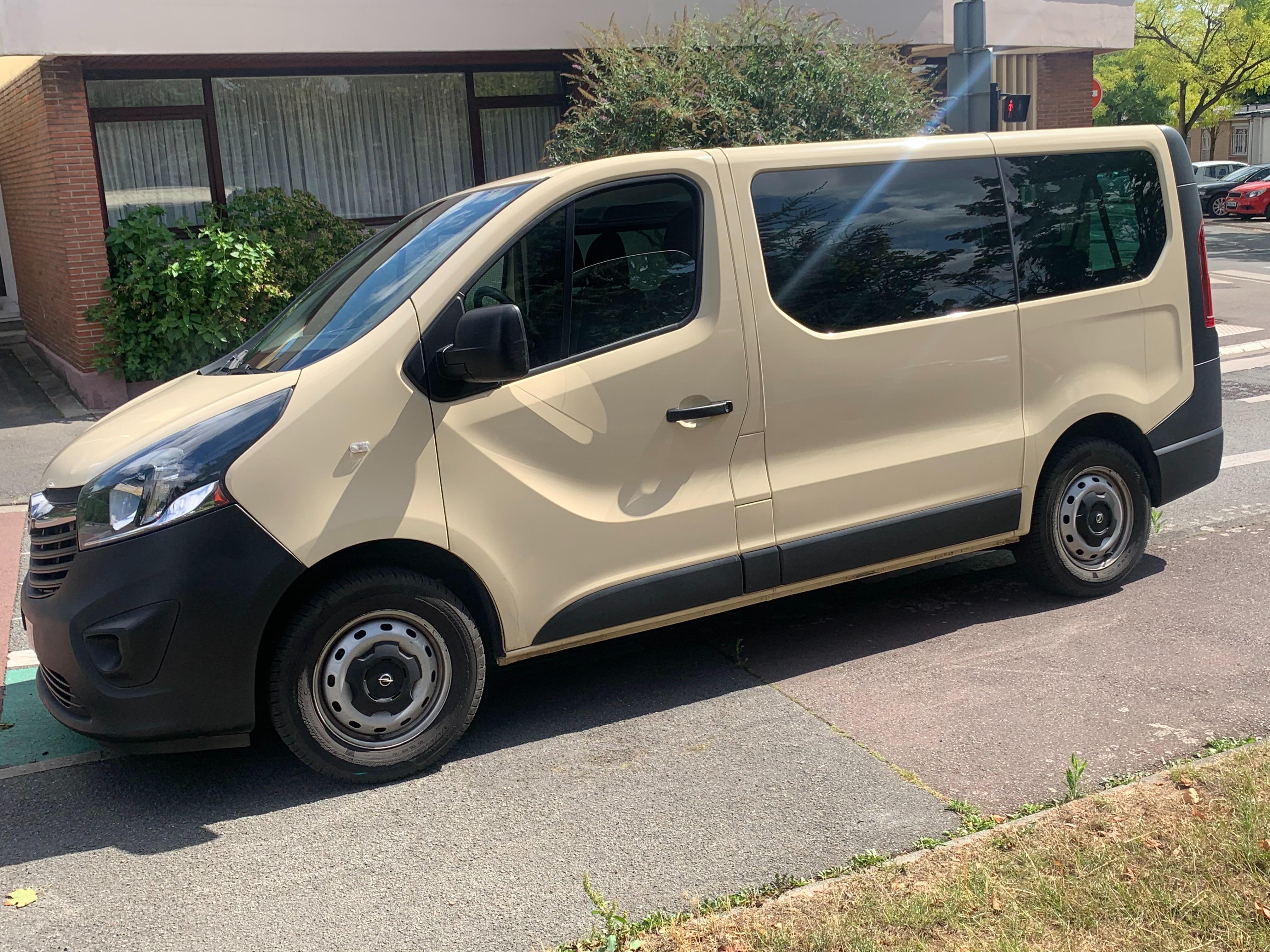 Opel VIVARO 2017 à Lille