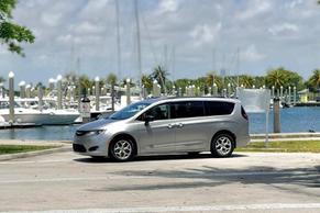 Chrysler Pacifica 2017 in Miami