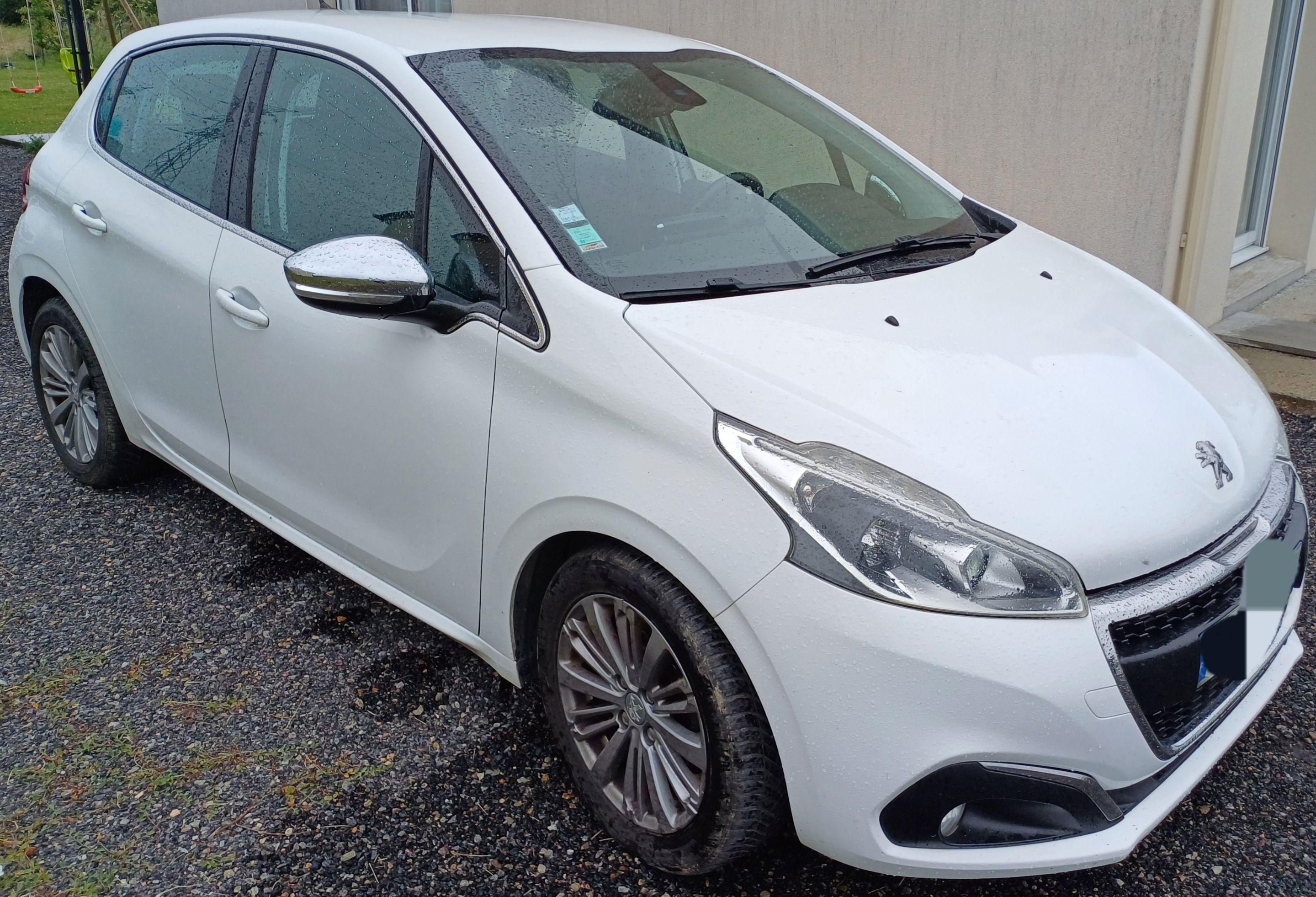 Peugeot 208 2015 à Trignac