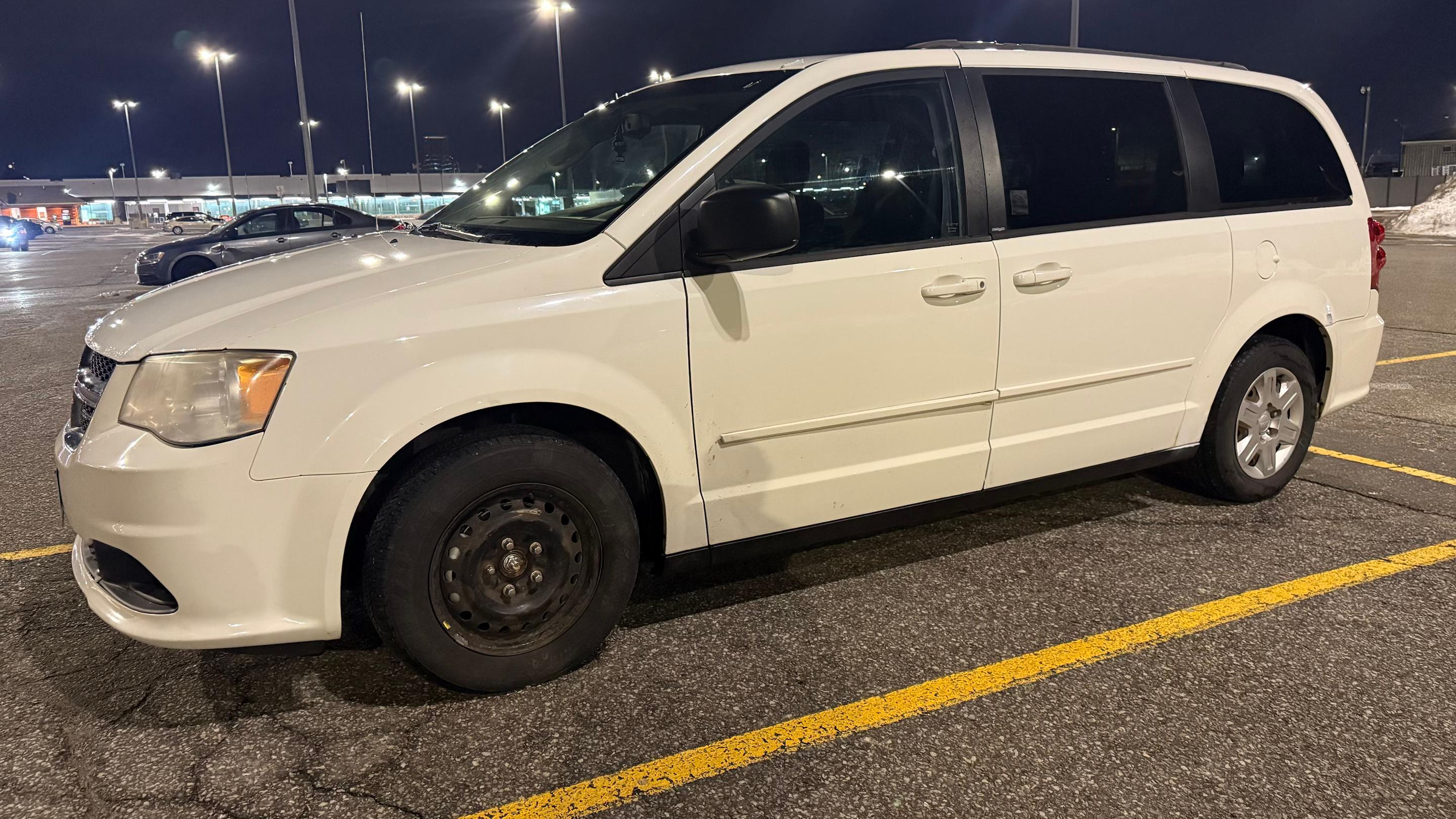 Dodge Grand Caravan 2014 — Car rental alternative in Toronto, ON