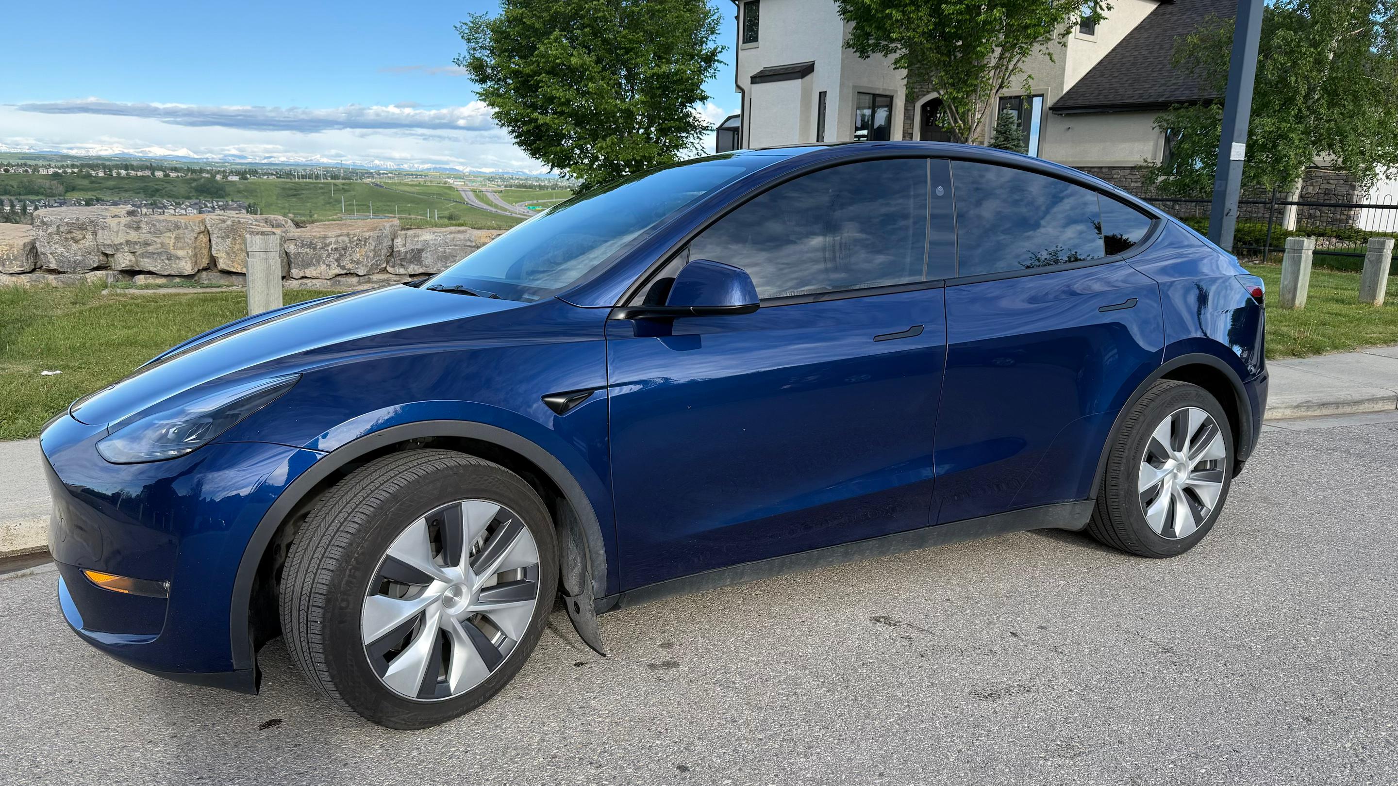 Tesla Model Y 2024 in Calgary, AB