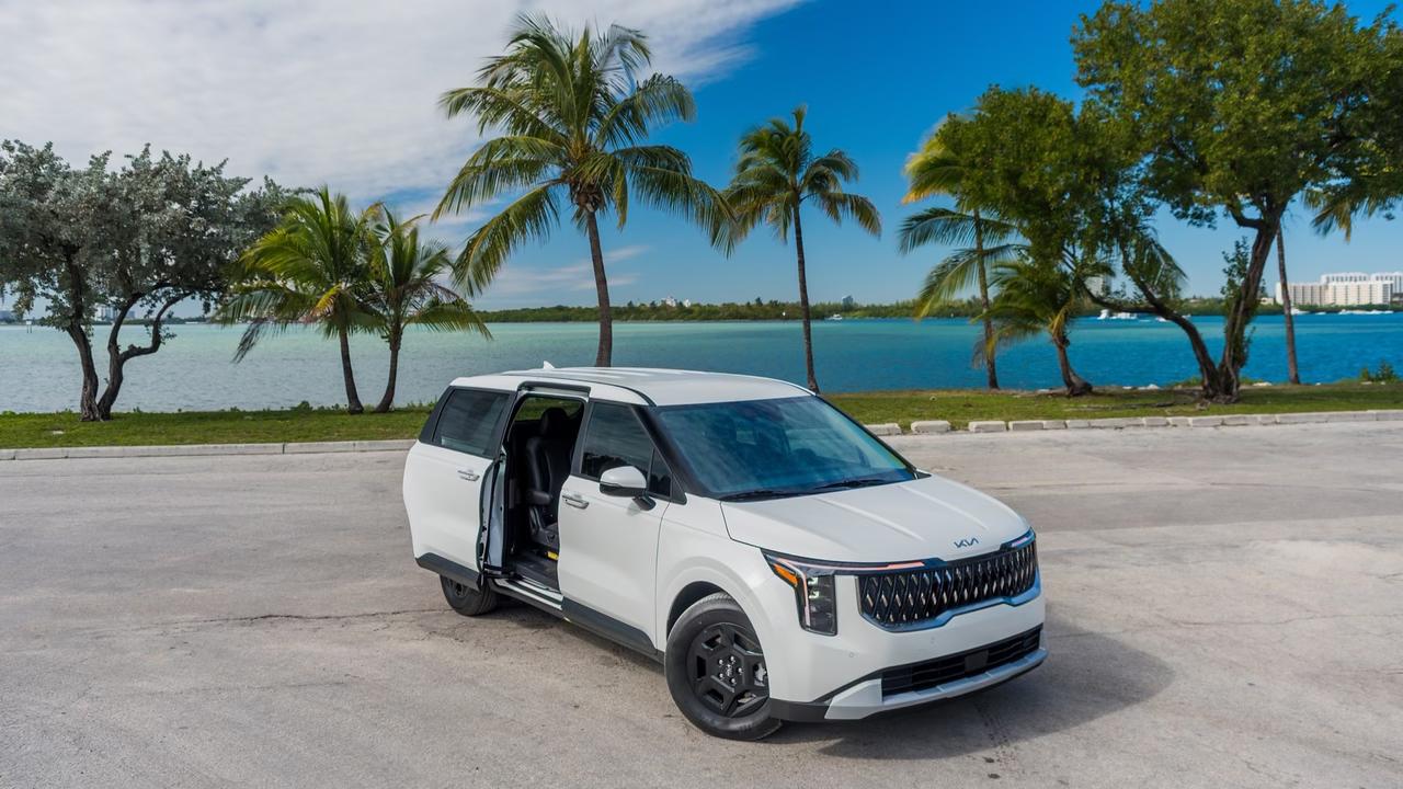 Kia Carnival 2026 in Hollywood, FL