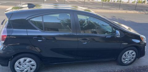 Toyota Prius c 2016