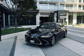 Lexus ES car