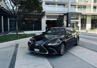 Lexus ES car