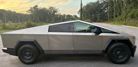 Tesla Cybertruck 2025