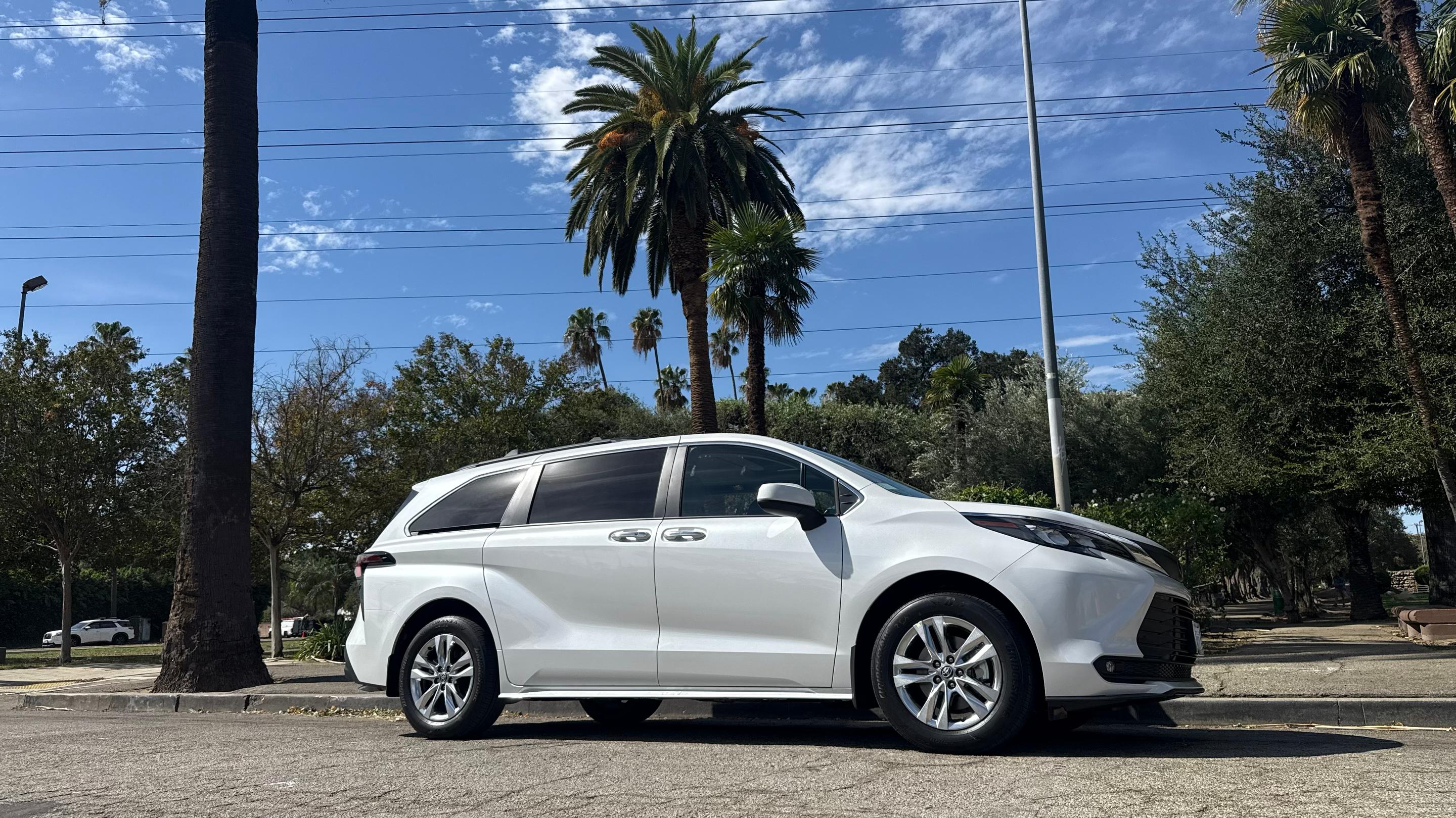 Toyota Sienna 2026 in Los Angeles, CA