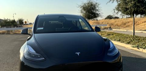 Tesla Model Y 2024