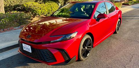 Toyota Camry Hybrid 2026