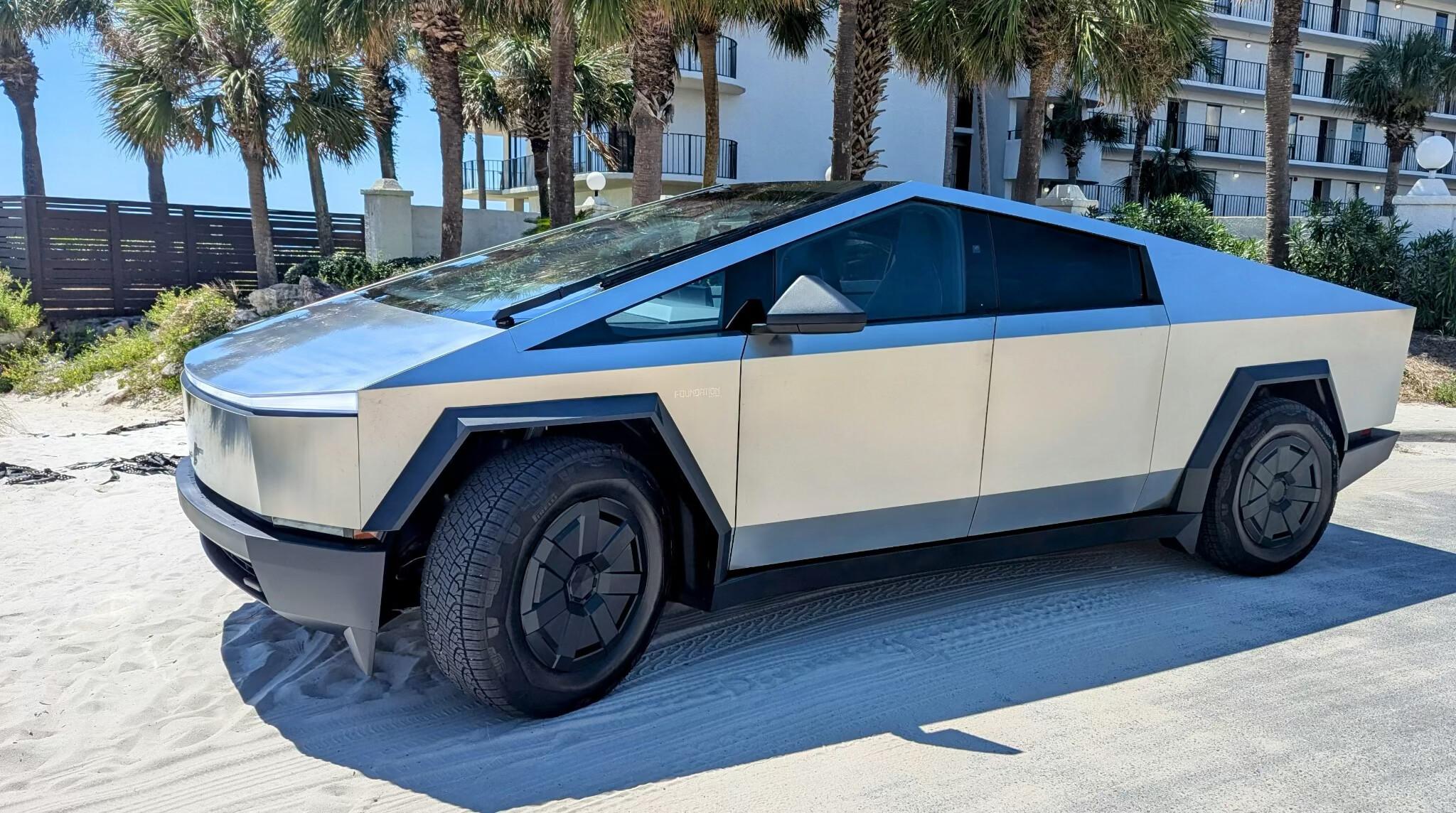 Tesla Cybertruck 2024 in 