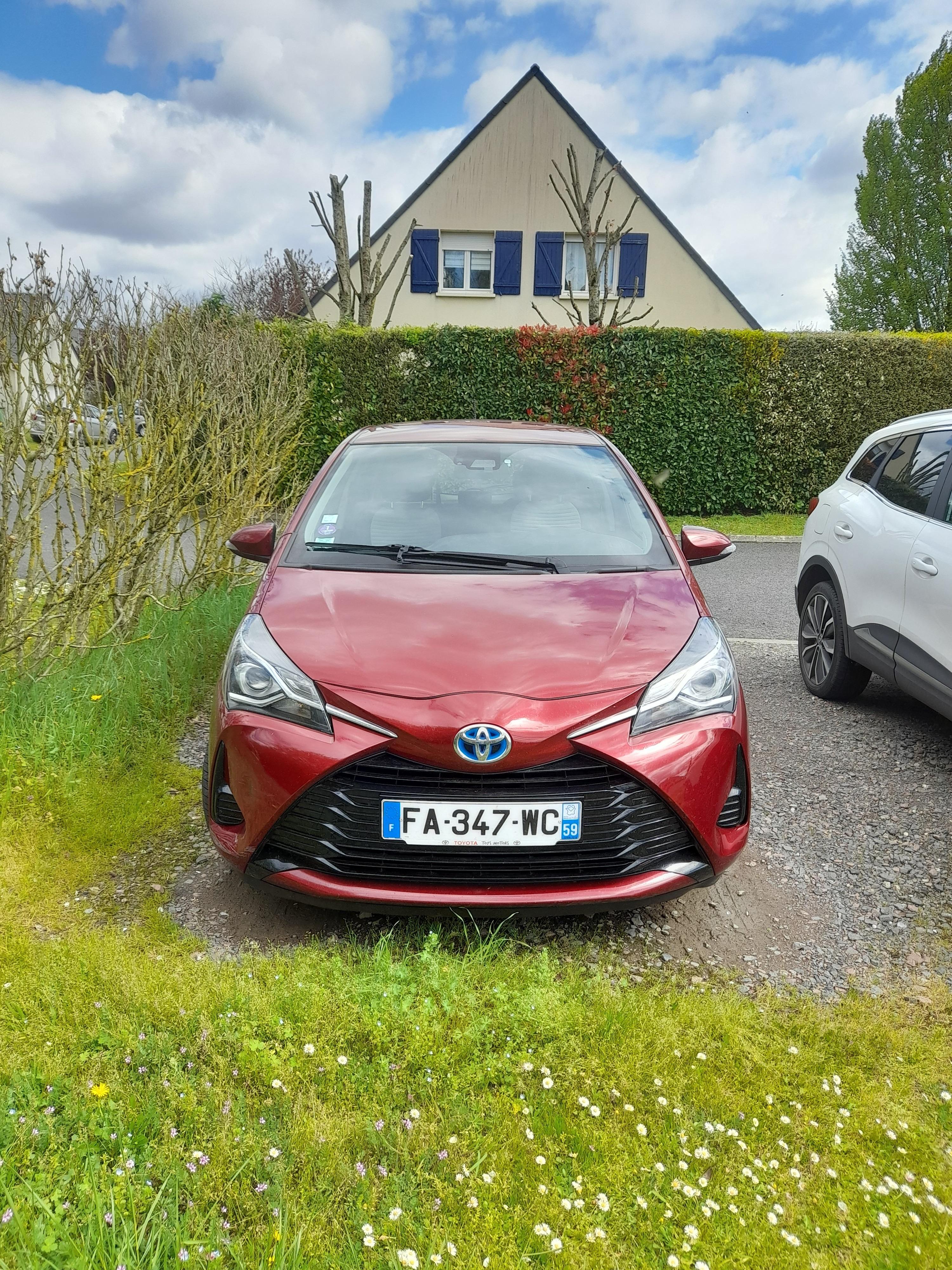 Toyota YARIS PRO HYBRIDE 2018 à Veigné