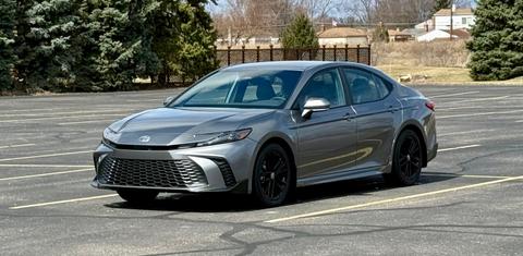 Toyota Camry Hybrid 2025