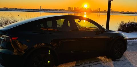 Tesla Model Y 2025