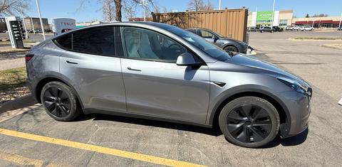 Tesla Model Y 2025