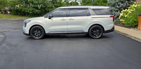 Kia Carnival Hybrid 2025