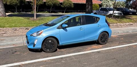 Toyota Prius c 2016