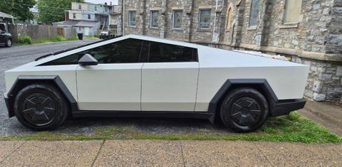 Tesla Cybertruck 2025