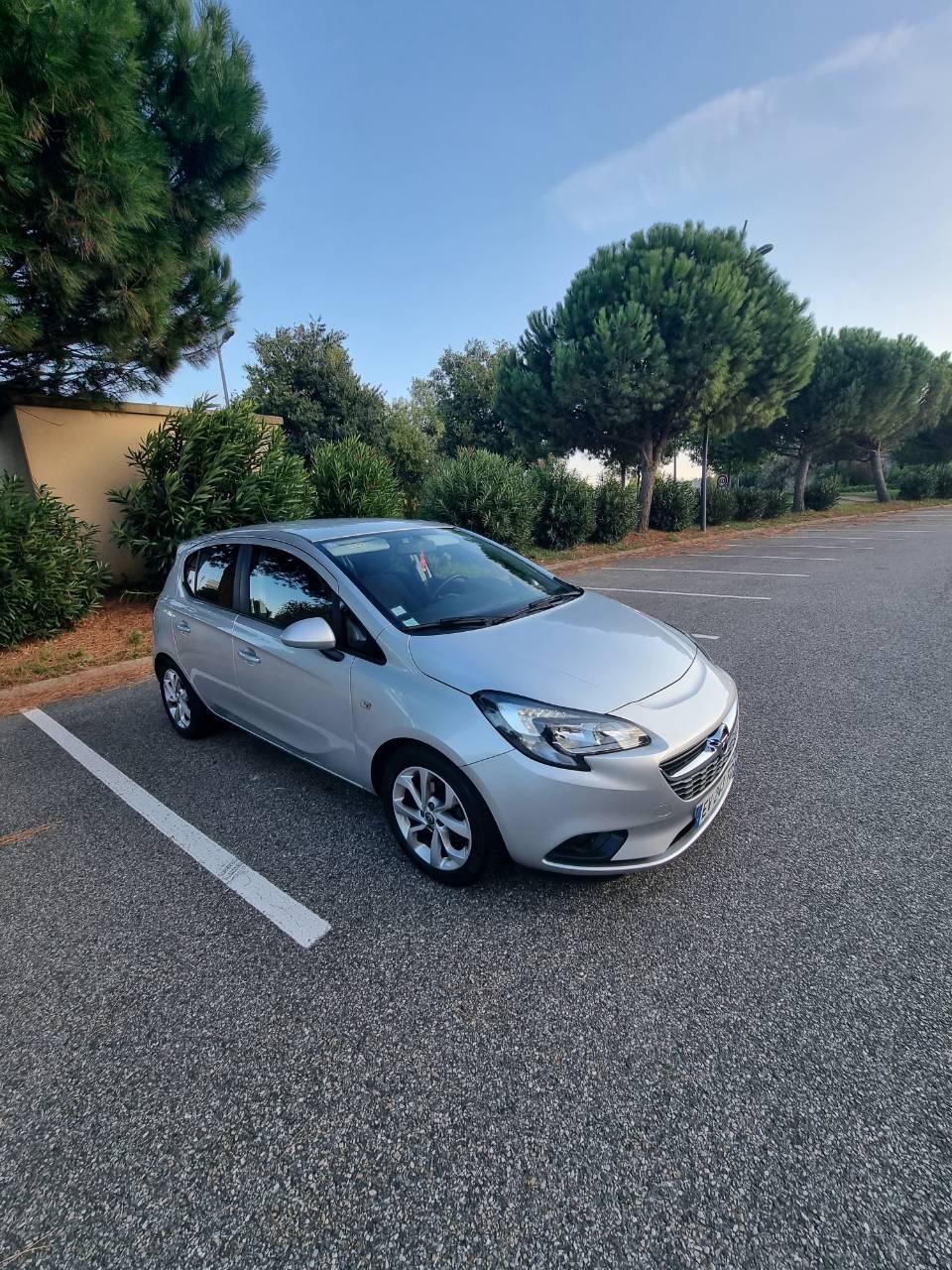 Opel CORSA 2018 à Alixan
