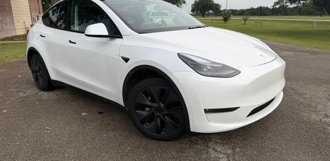 Tesla Model Y 2025