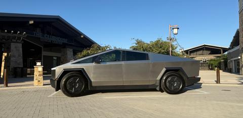 Tesla Cybertruck 2025