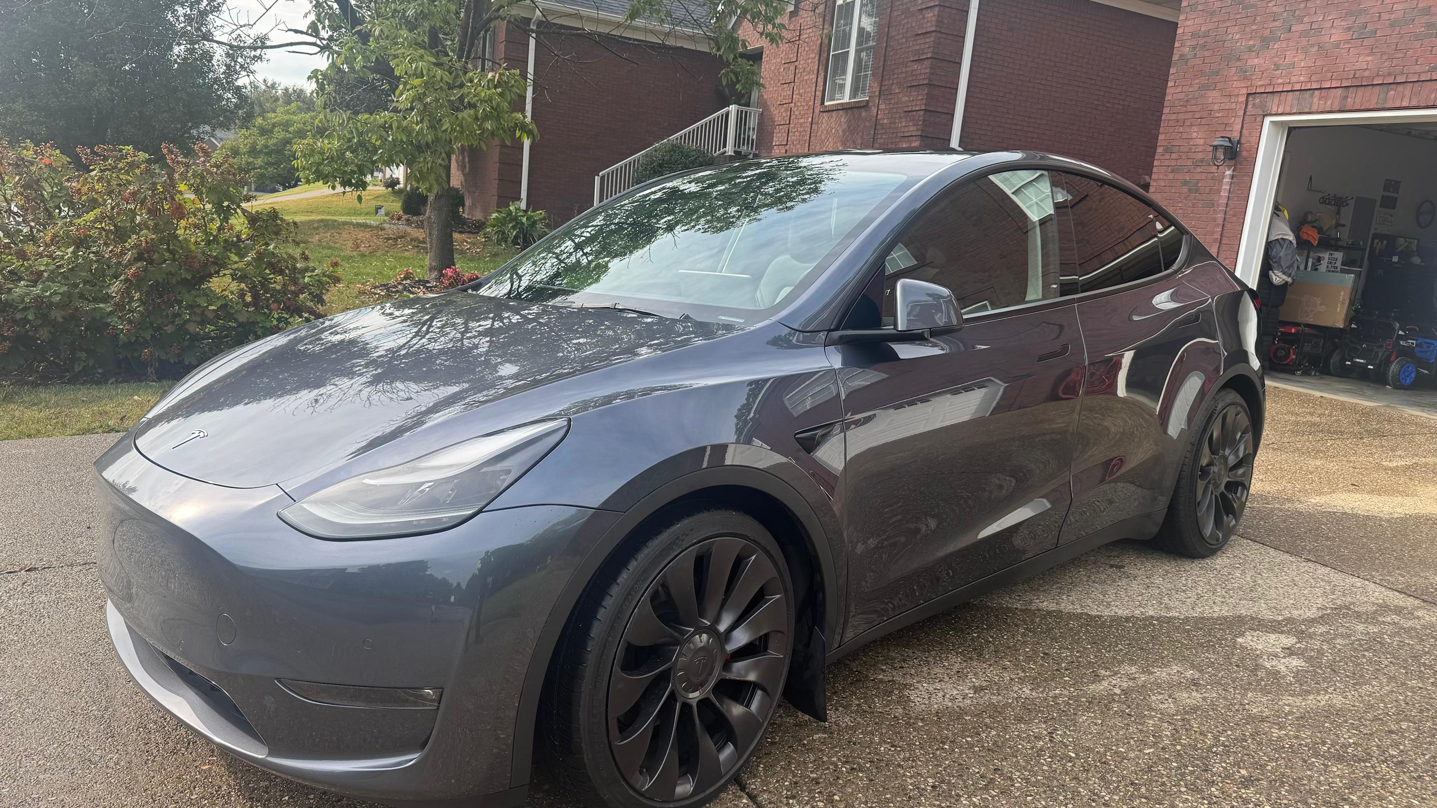 Tesla Model Y 2022 in Louisville, KY