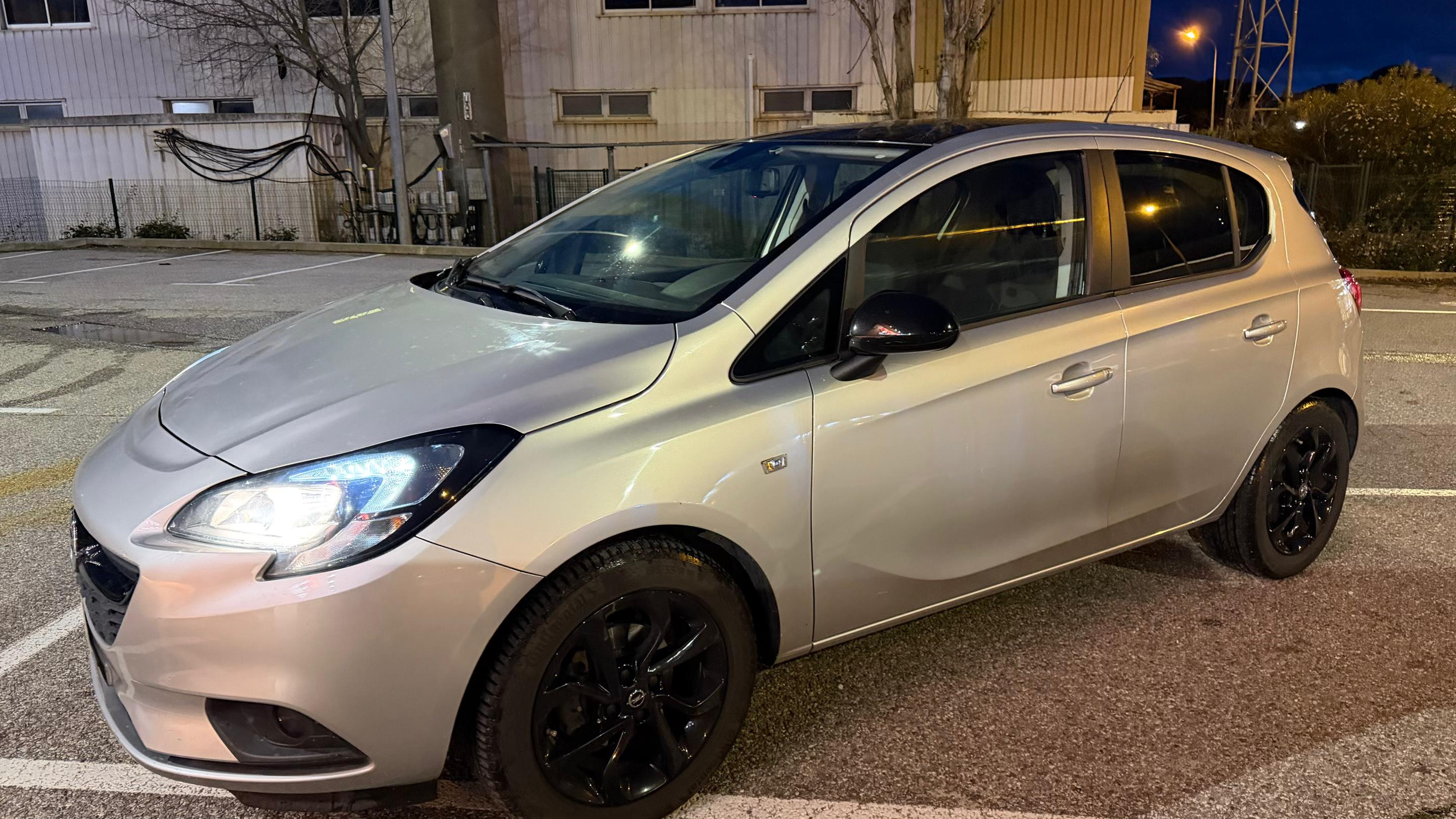 Opel CORSA 2019 in La Londe-les-Maures