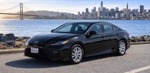 Toyota Camry Hybrid 2026