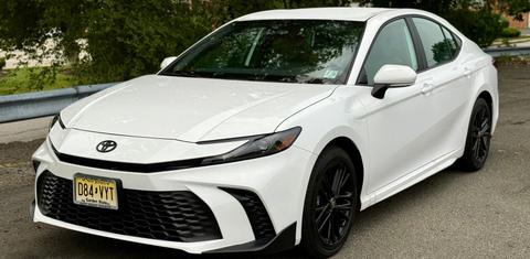 Toyota Camry Hybrid 2025