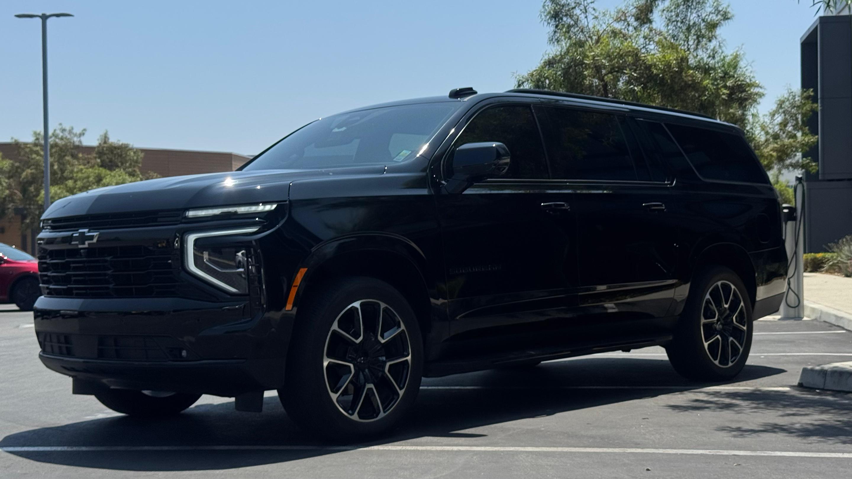 Chevrolet Suburban 2025 in Burbank, CA