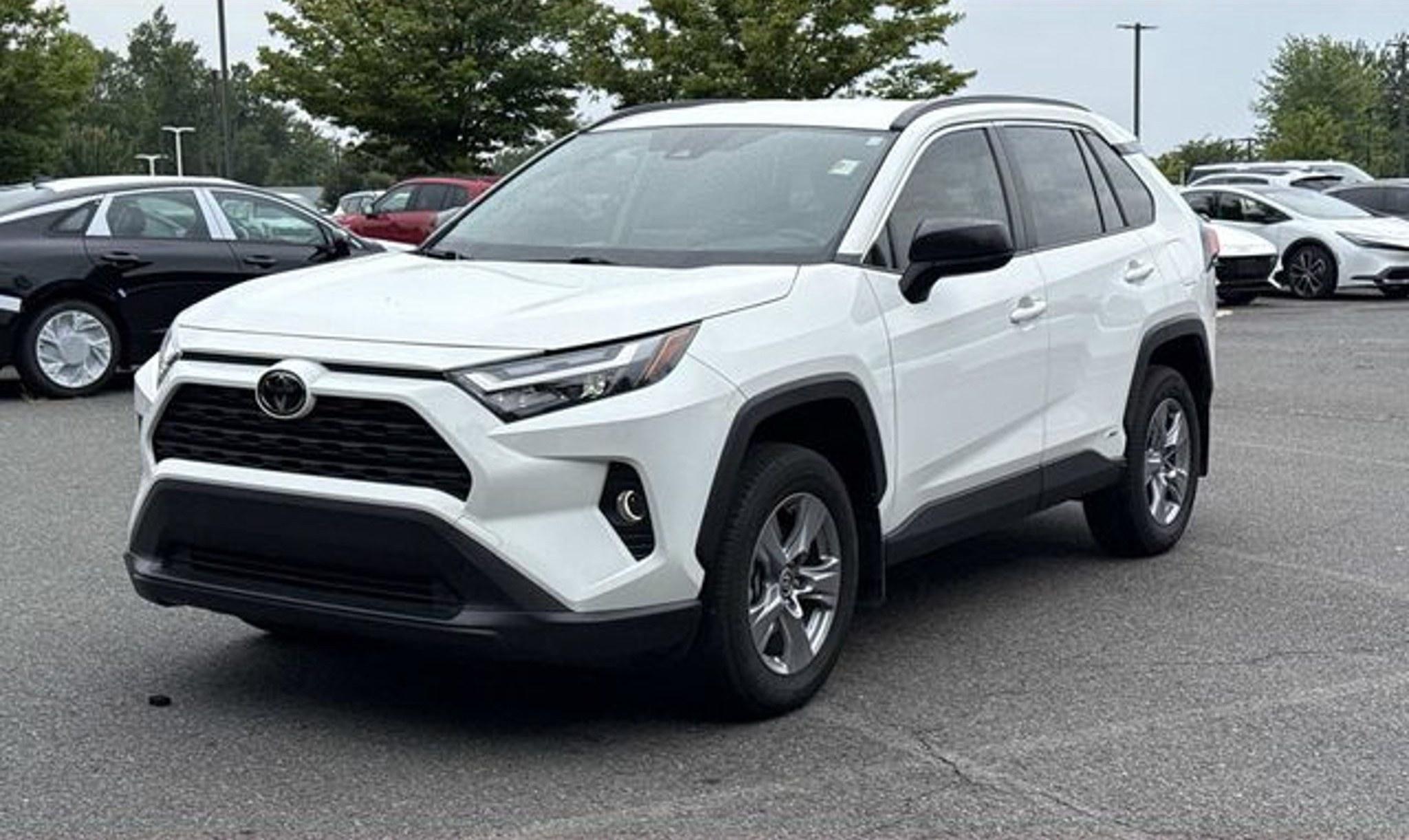 Toyota RAV4 Hybrid 2025 in Rockville, MD