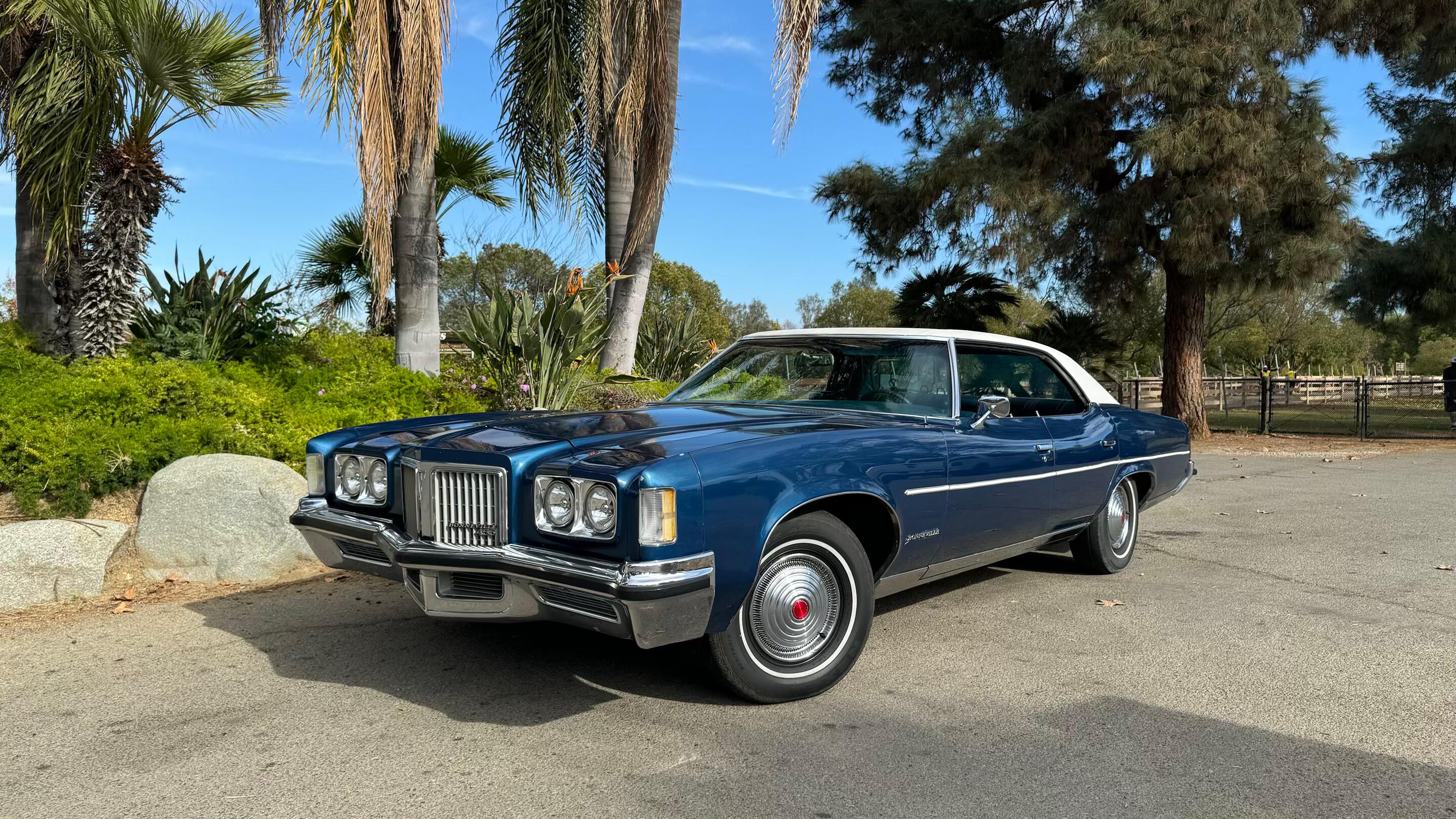Pontiac Bonneville 1972 in Beverly Hills, CA