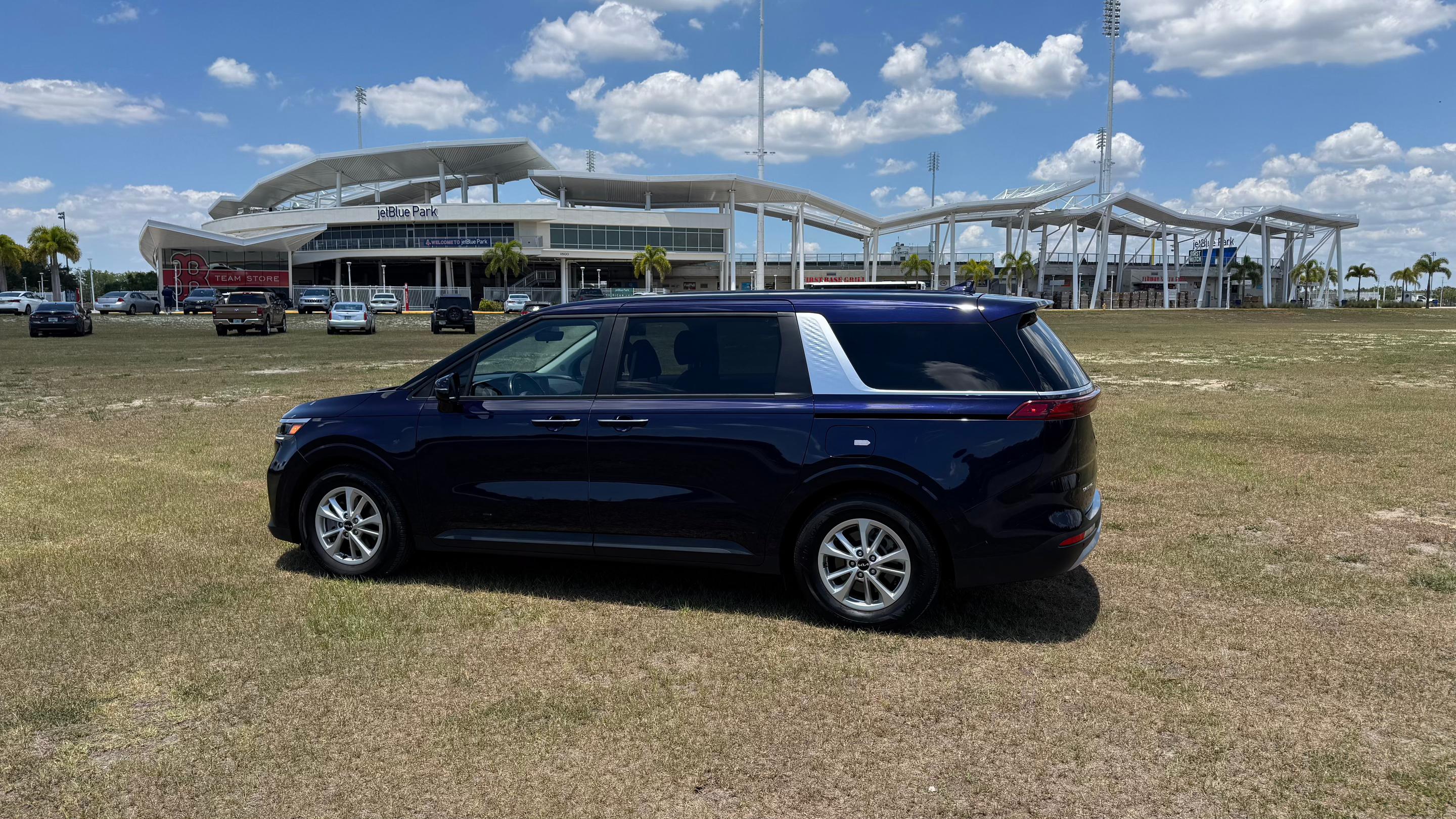 Kia Carnival 2024 in Naples, FL