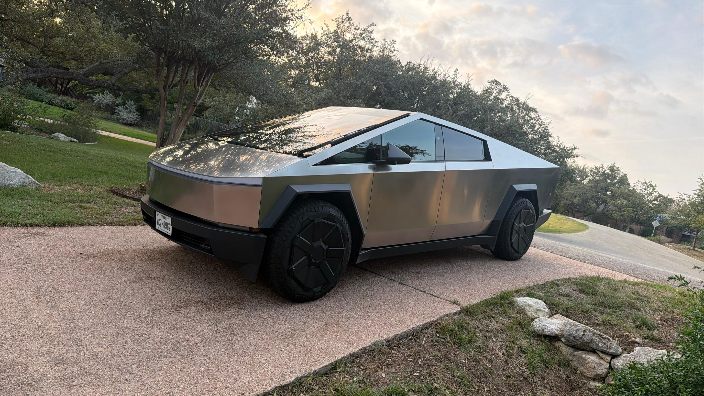 Tesla Cybertruck 2024 in Lakeway, TX