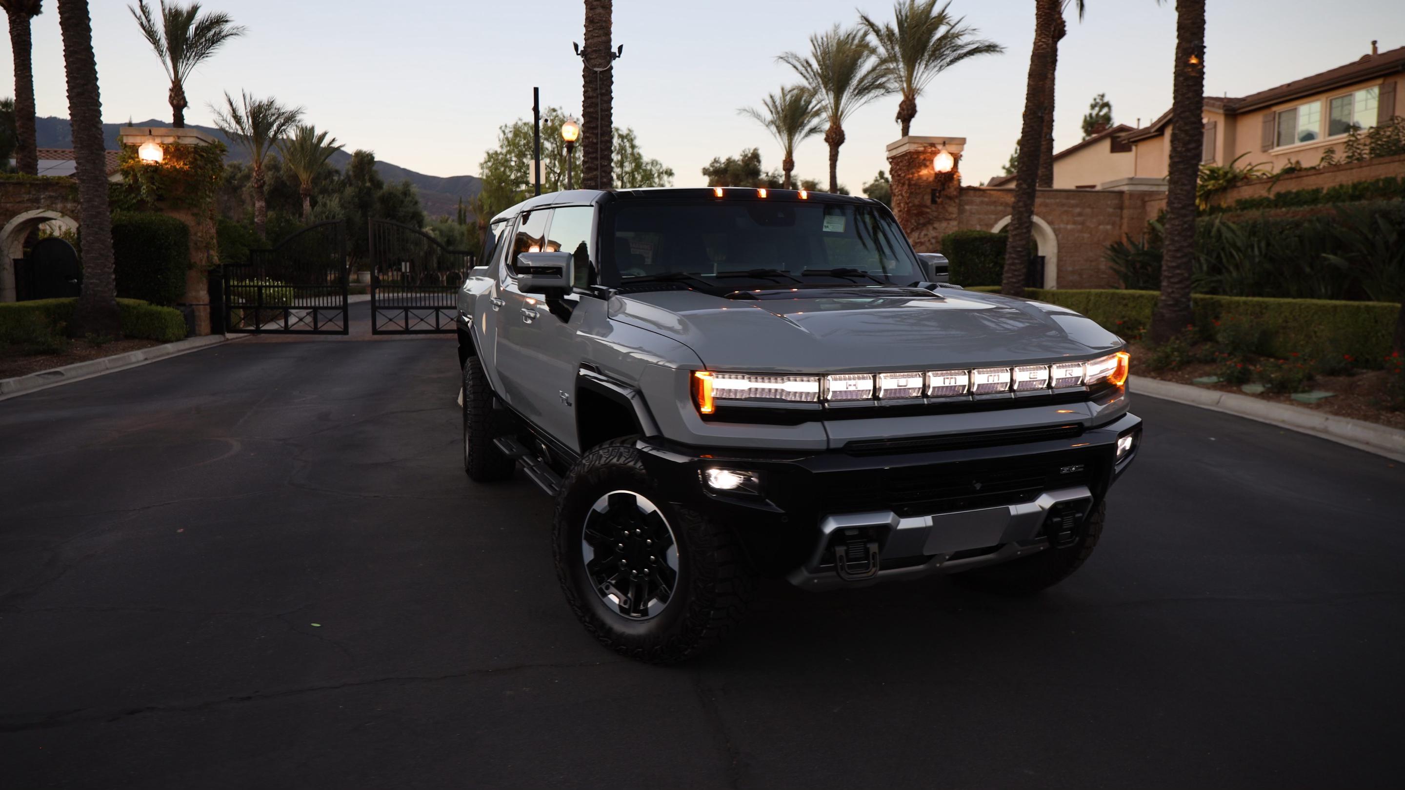 GMC HUMMER EV SUV 2025 in 