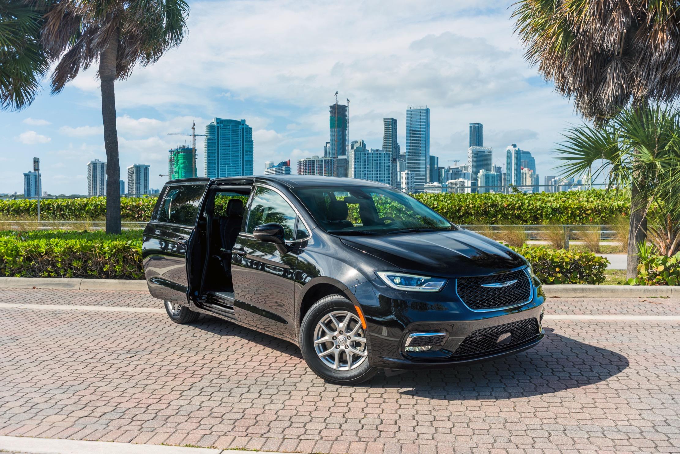 Chrysler Pacifica 2026 in Hialeah, FL