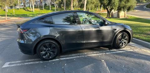 Tesla Model Y 2024