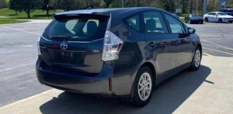 Toyota Prius v 2012