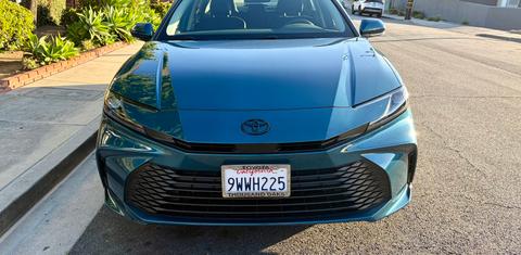Toyota Camry Hybrid 2026