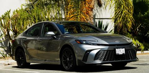 Toyota Camry Hybrid 2026