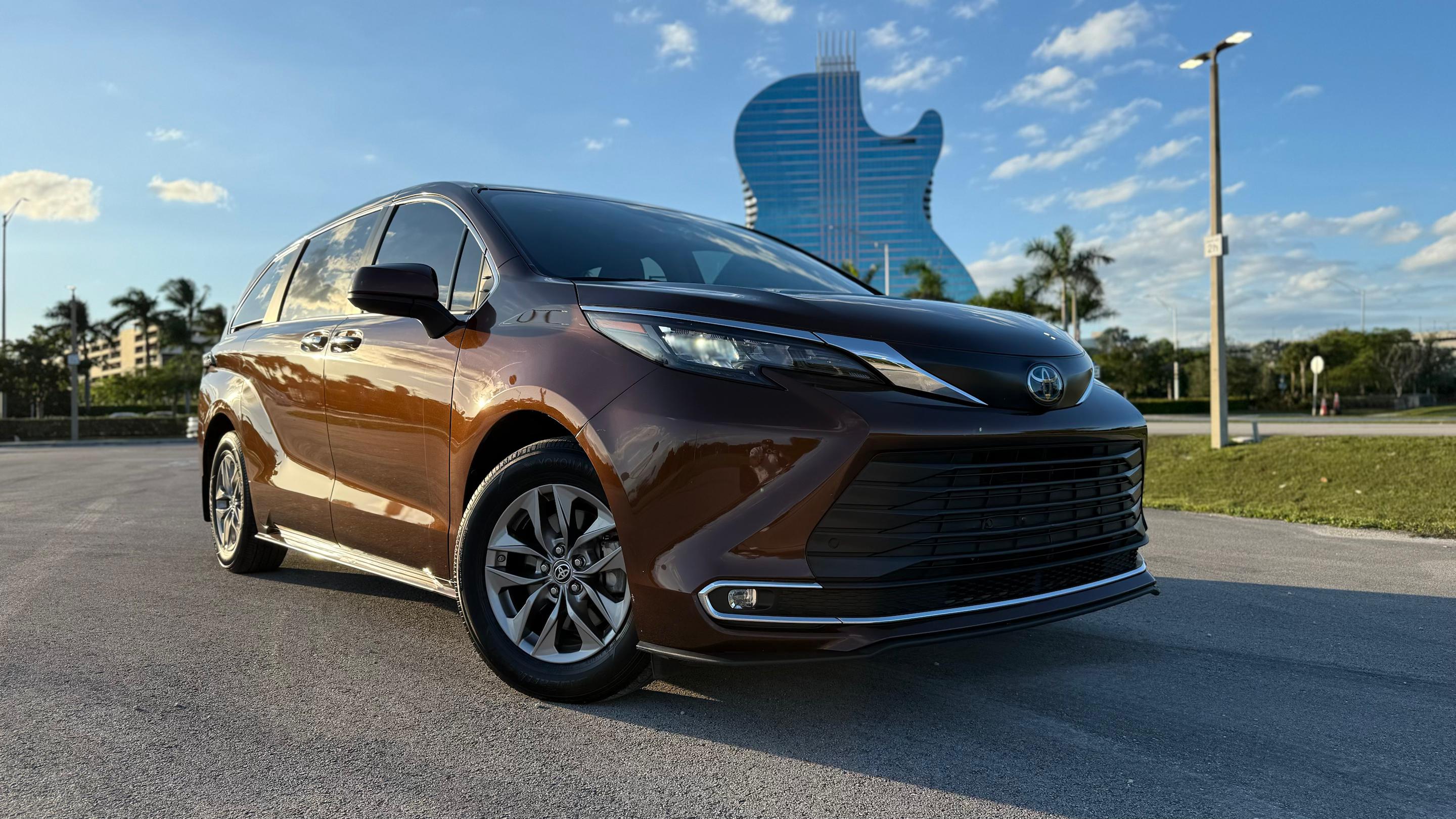 Toyota Sienna 2024 in Miami, FL
