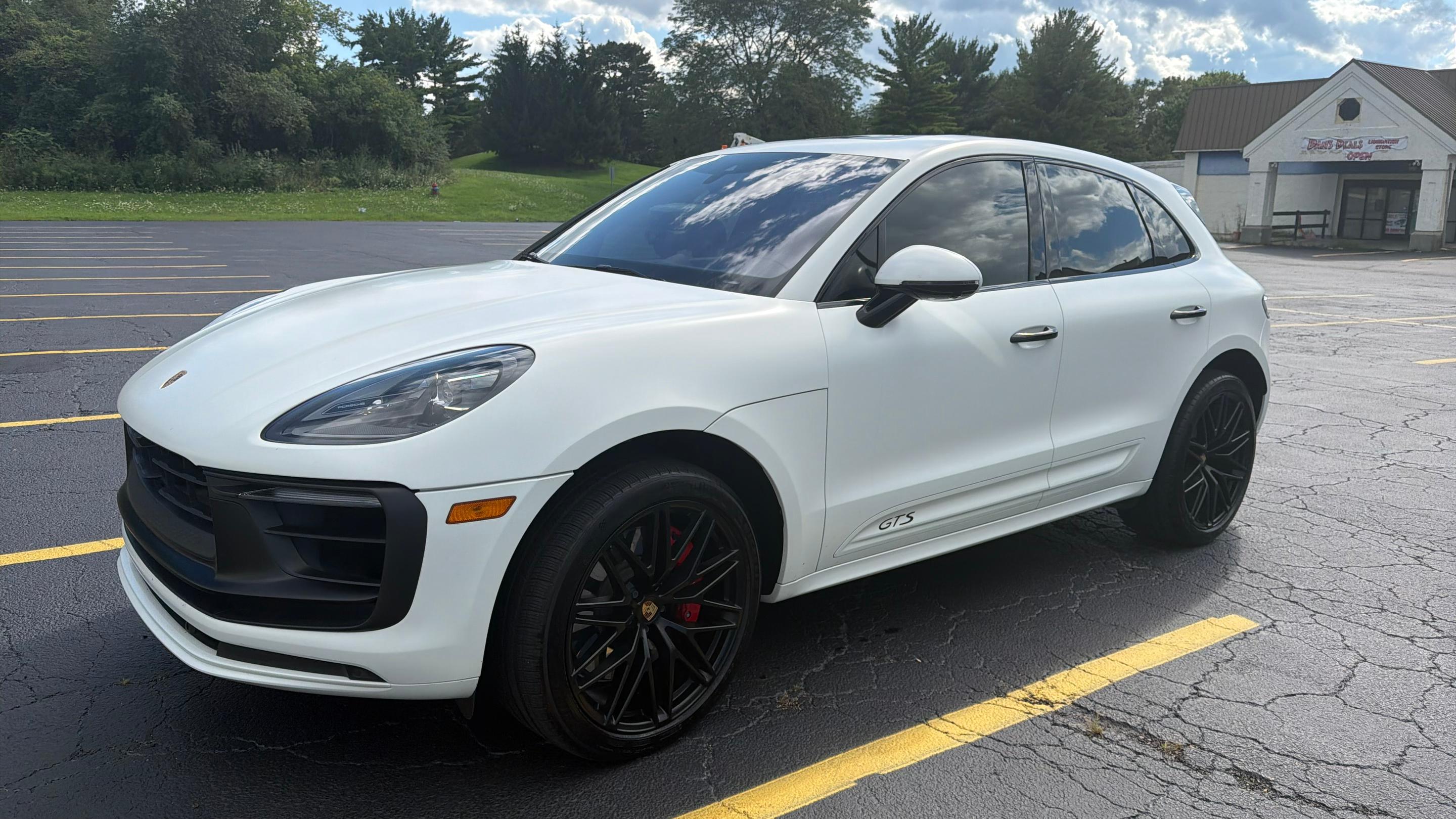 Porsche Macan 2023 in Kenosha, WI