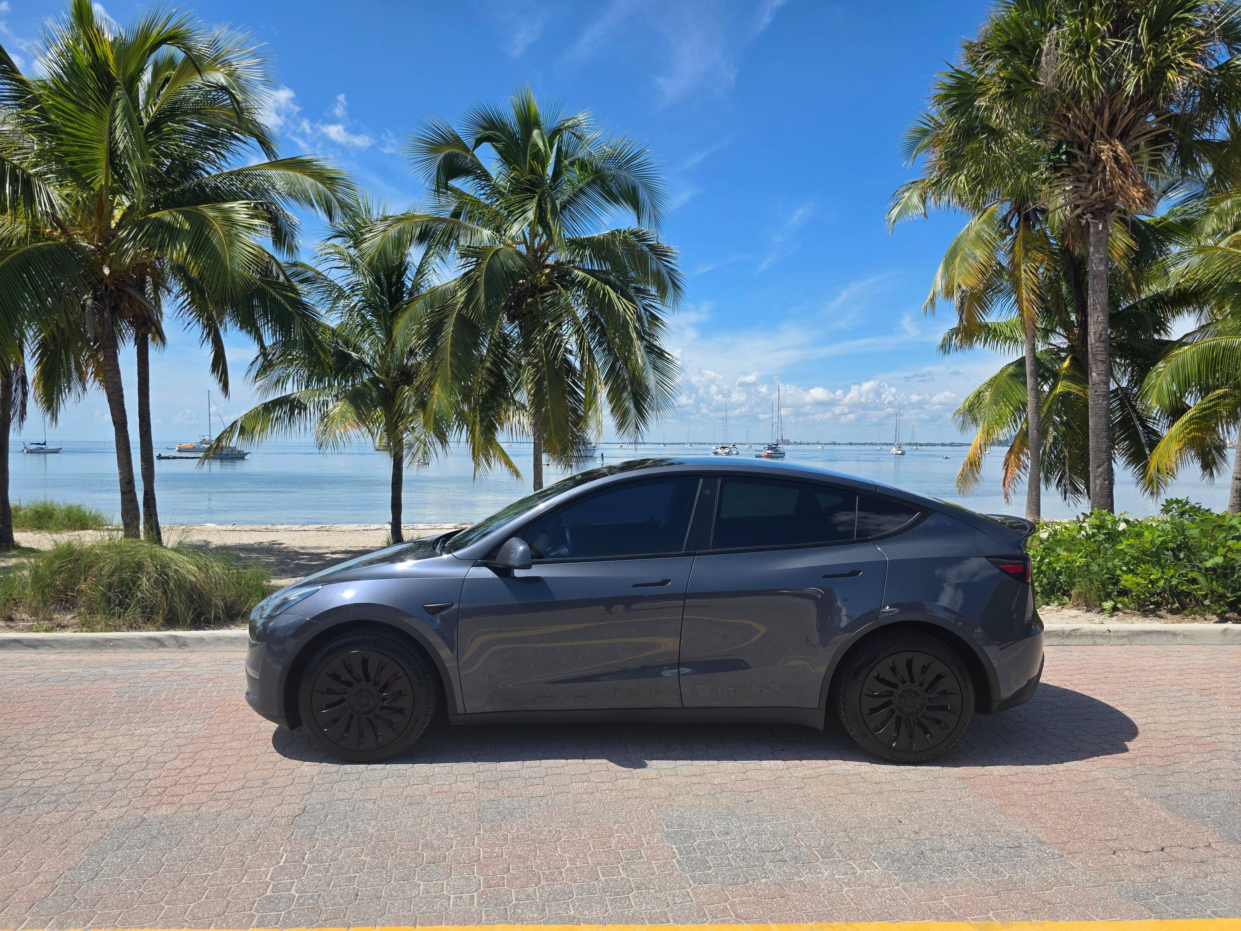 Tesla Model Y 2022 in Miami Gardens, FL