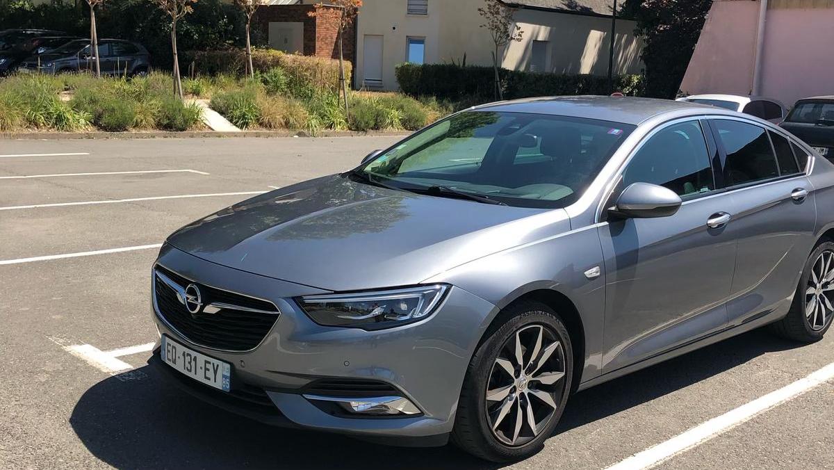 Opel INSIGNIA 2017 à Marly-le-Roi