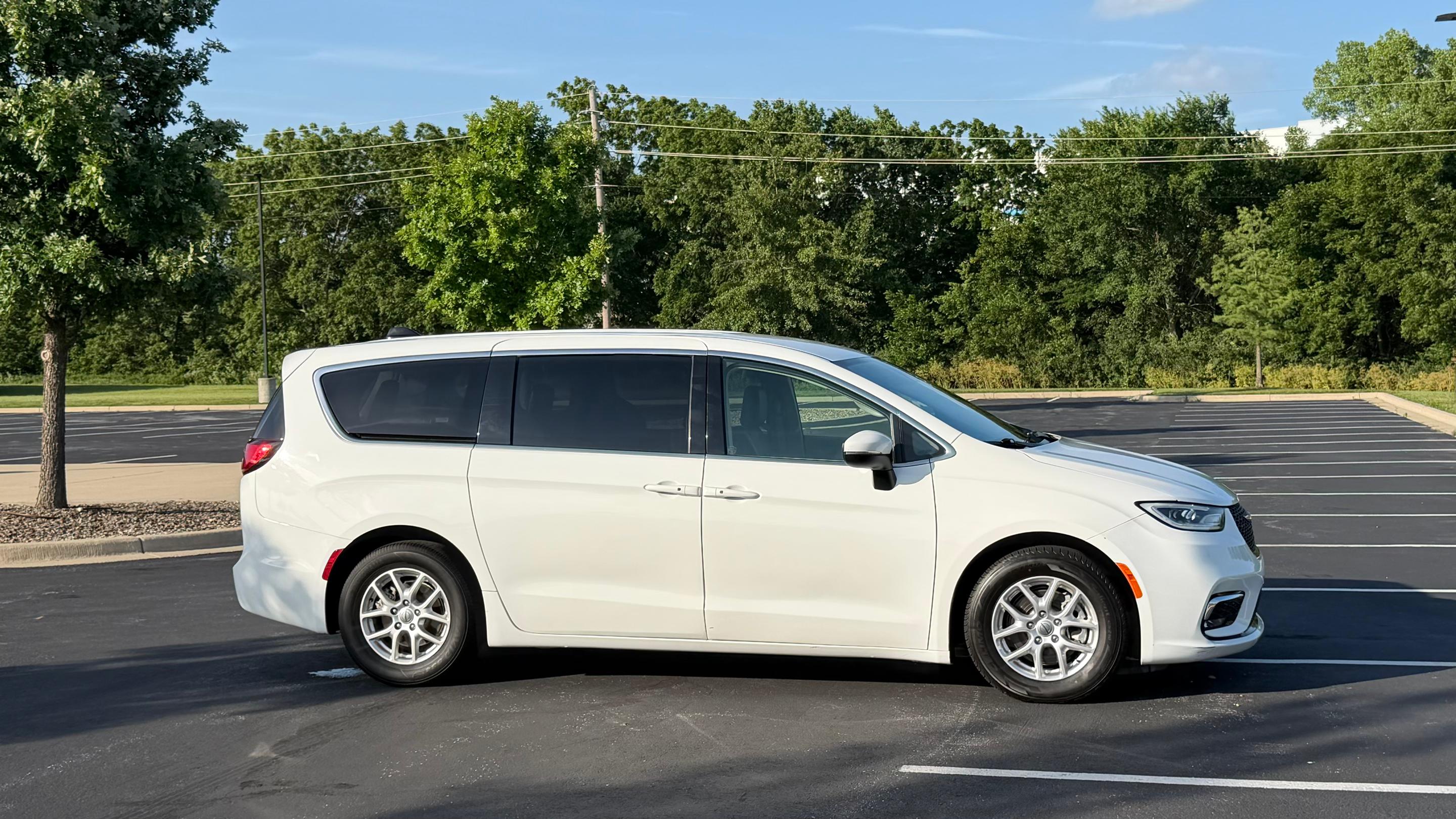 Chrysler Pacifica 2023 in Lee's Summit, MO