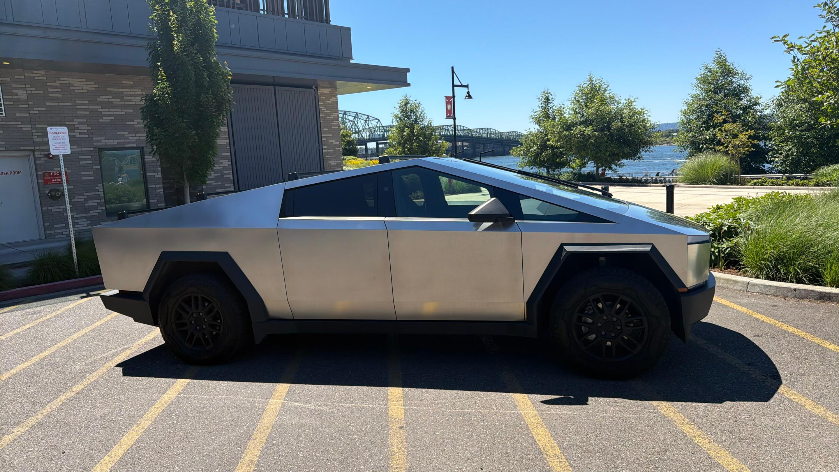 Tesla Cybertruck 2024 in Vancouver, WA