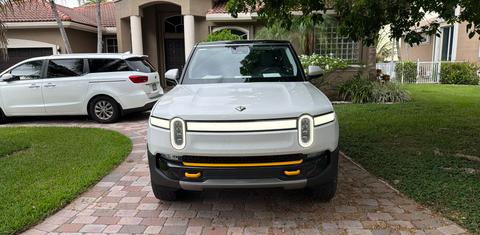 Rivian R1S 2023