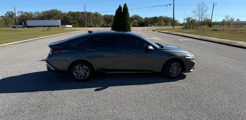 Hyundai Elantra 2024